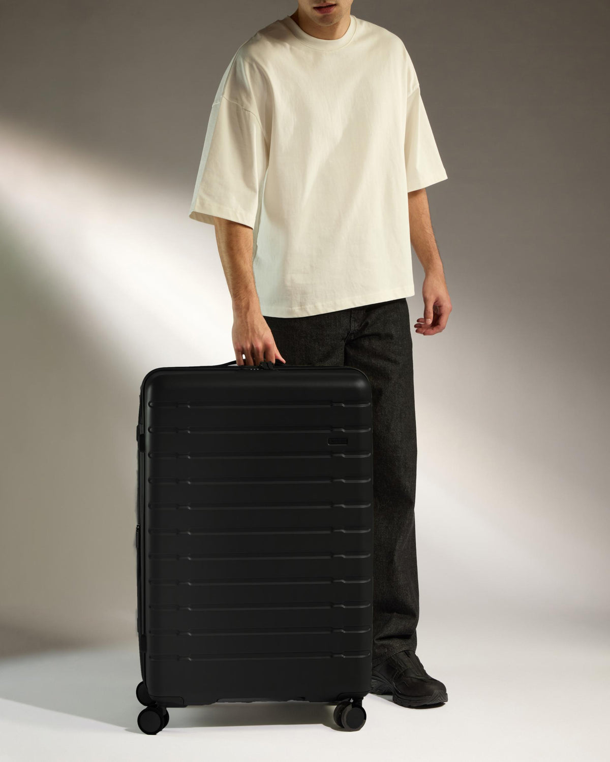 Large Luggage in Midnight Black - Stamford 2.0