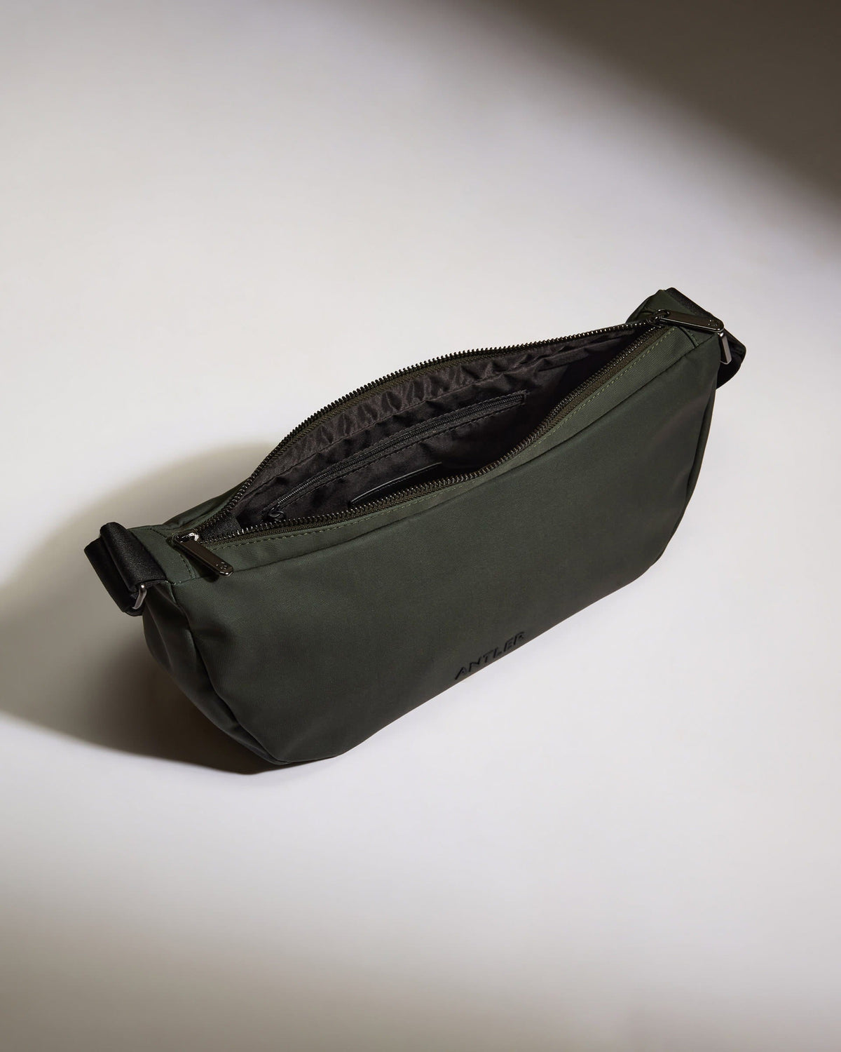 Icon Slingbag in Dark Khaki