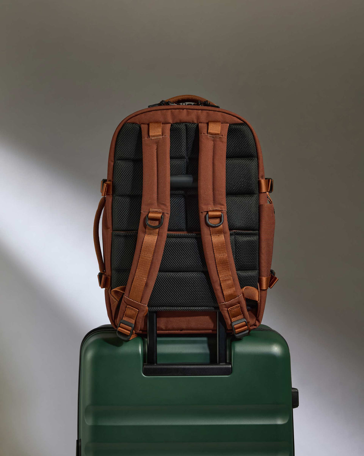 Discovery 28L Backpack in Clay Brown
