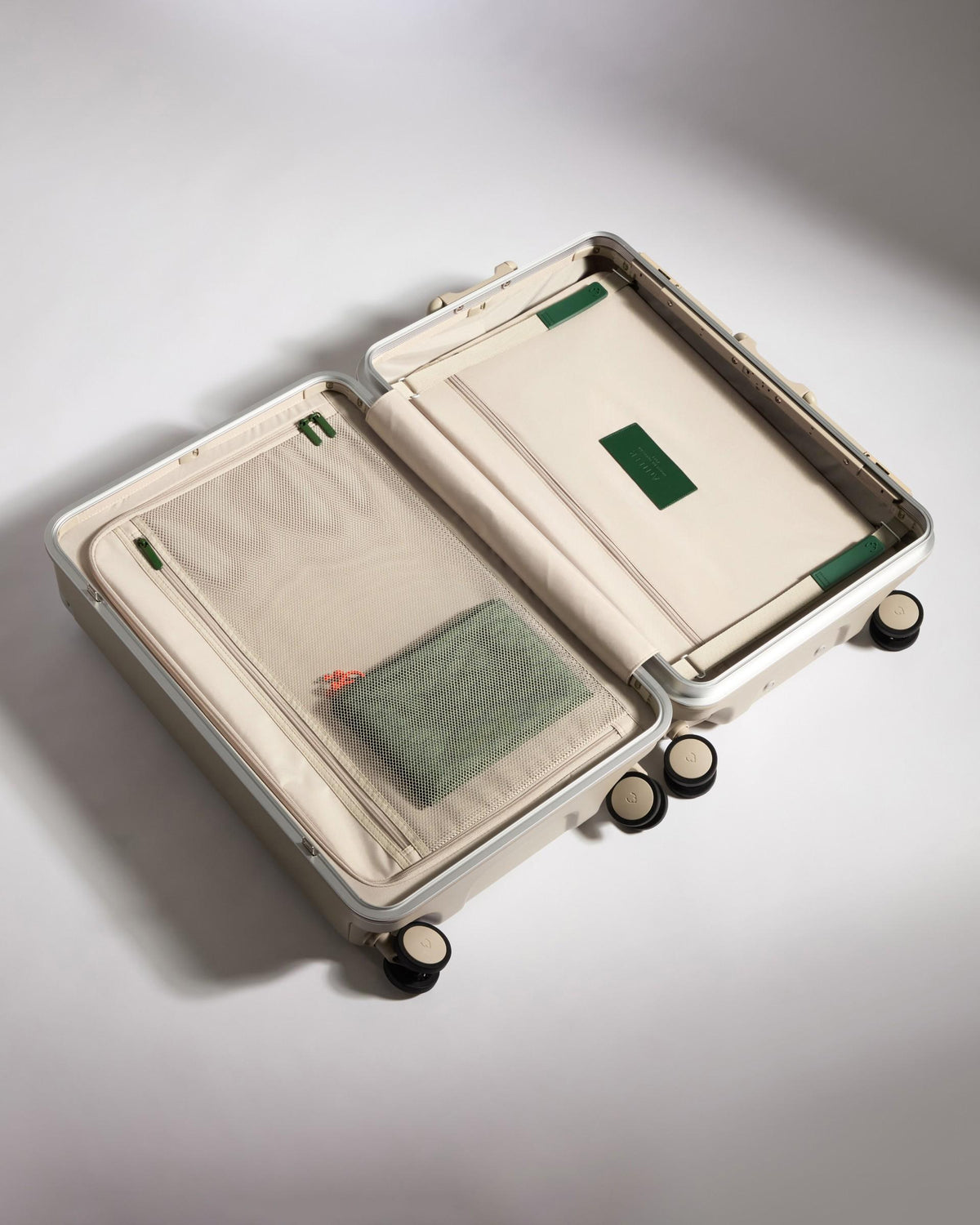 Medium Luggage in Sandstone - Heritage Stripe