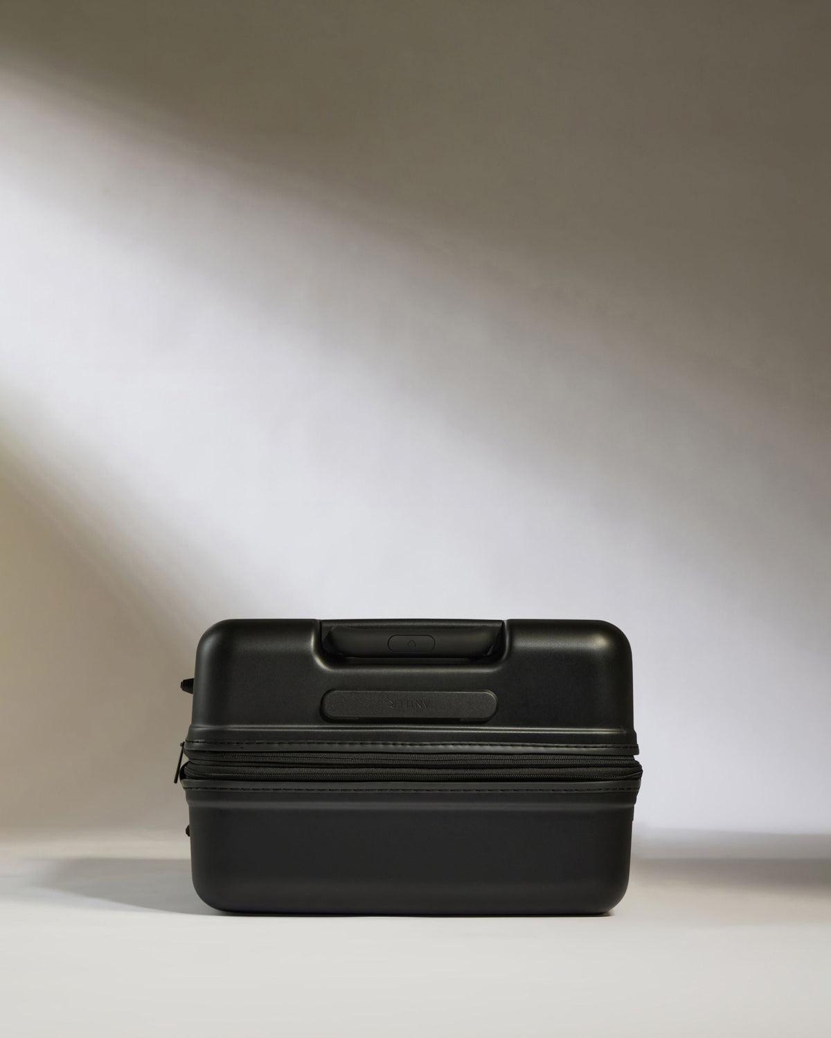 Medium Luggage in Black - Icon Stripe