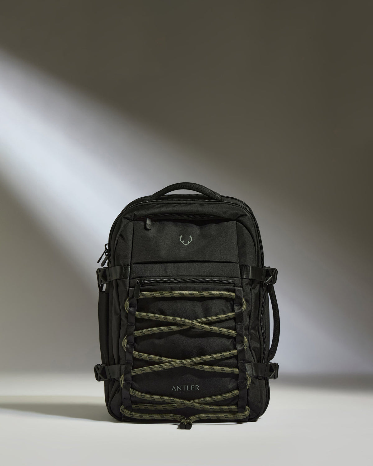 Discovery 28L Backpack in Carbon Black