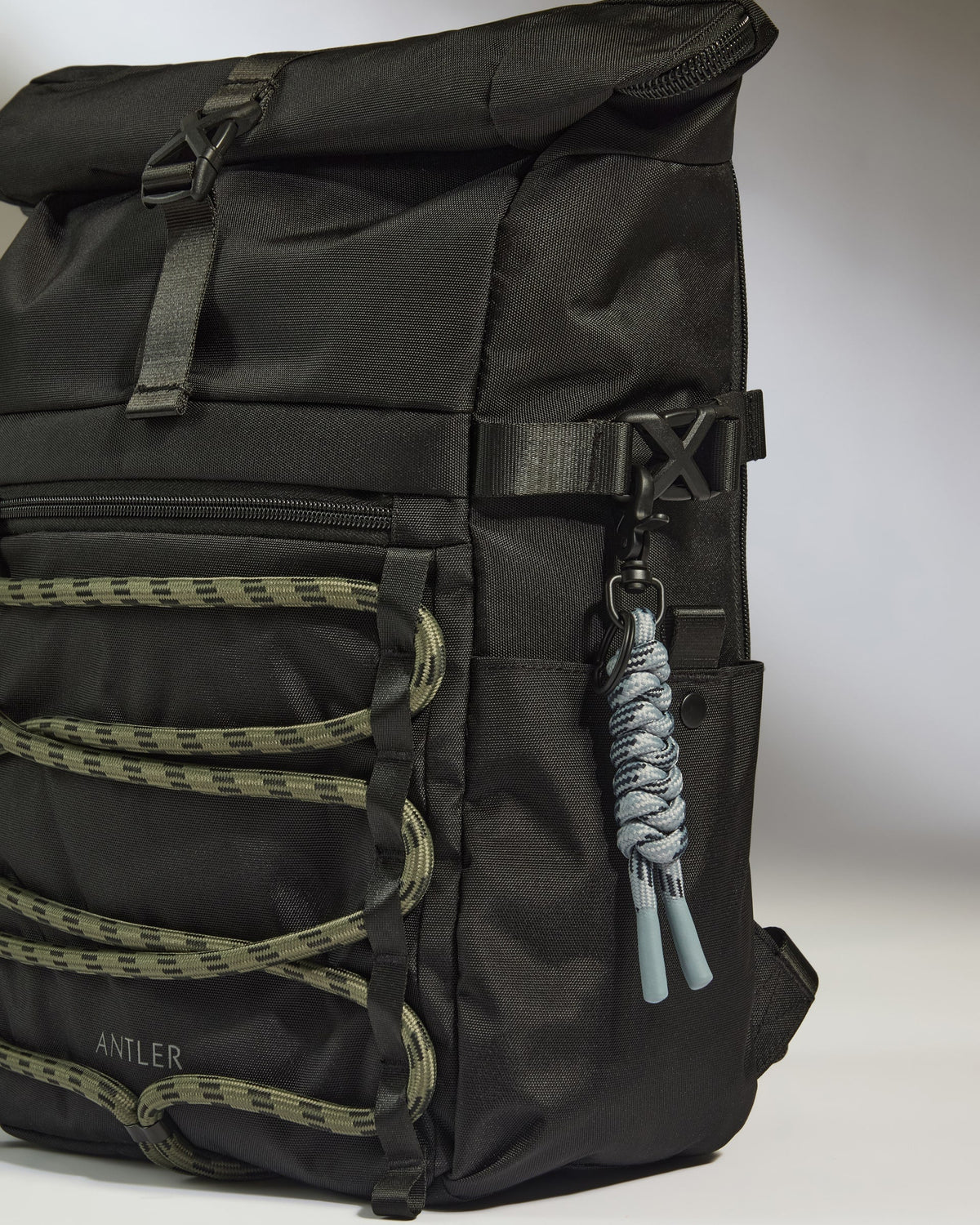 Discovery Keyring in Mist Blue