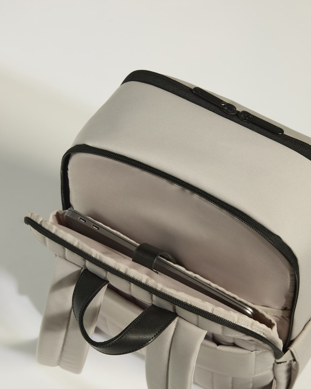 Backpack in Taupe - Urban Light