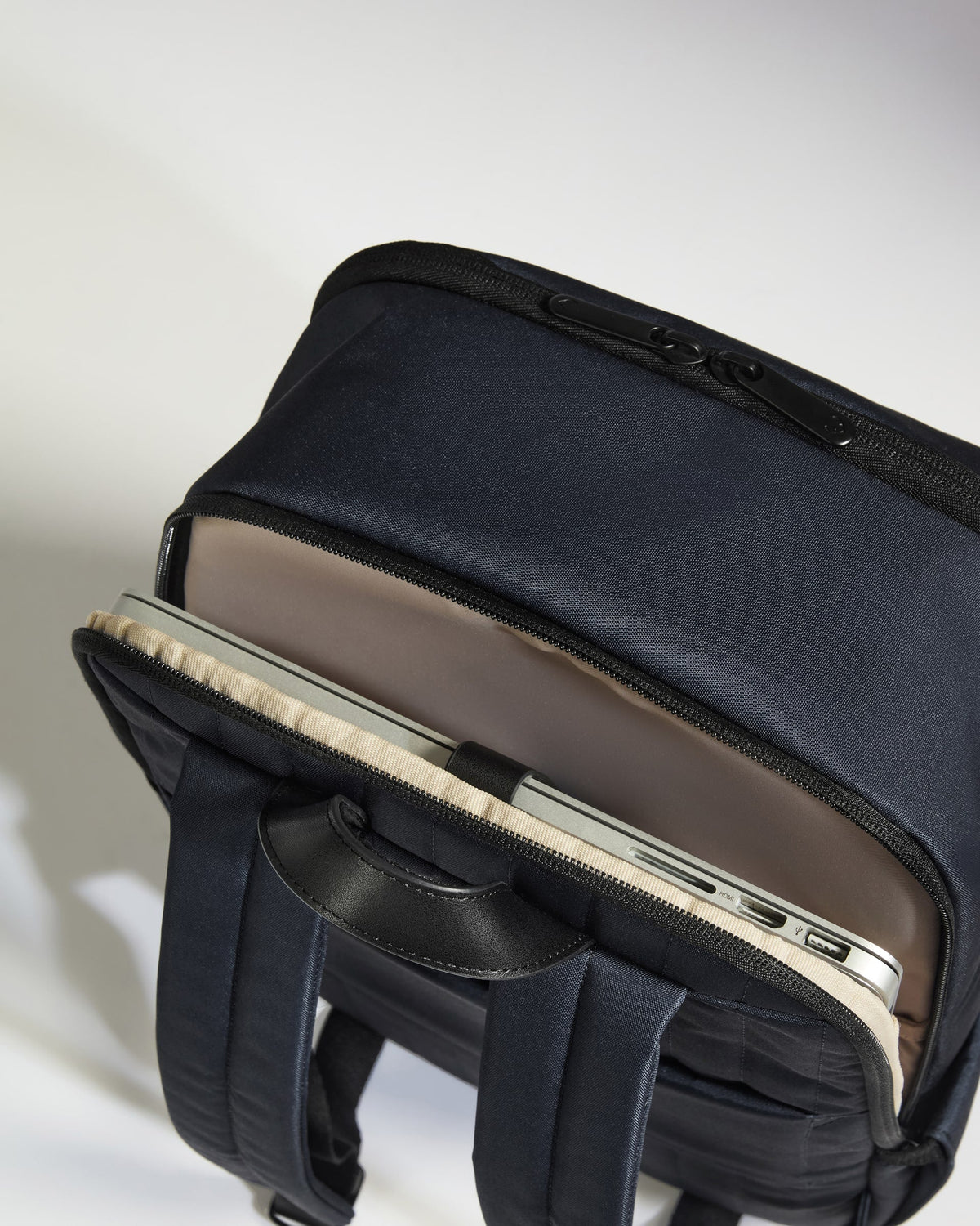 Backpack in Navy - Urban Light