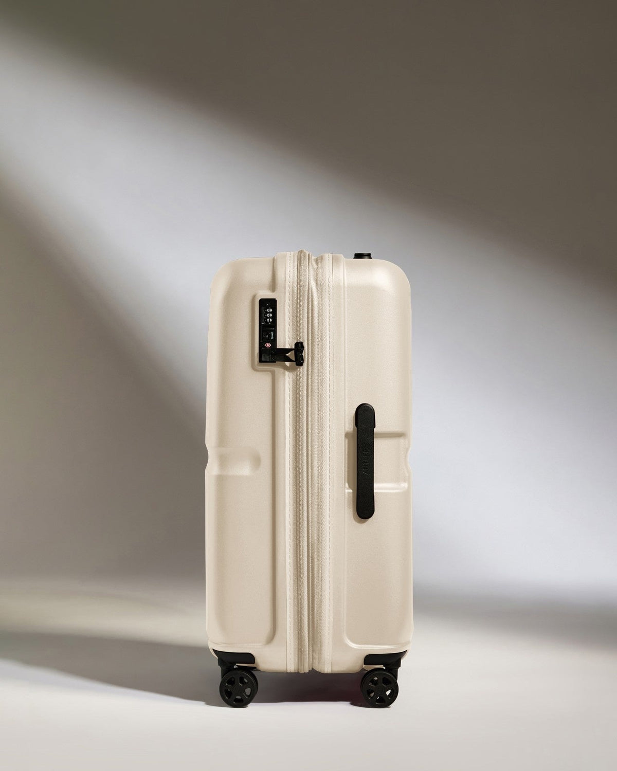 Medium Luggage in Warm Taupe - Single Stripe