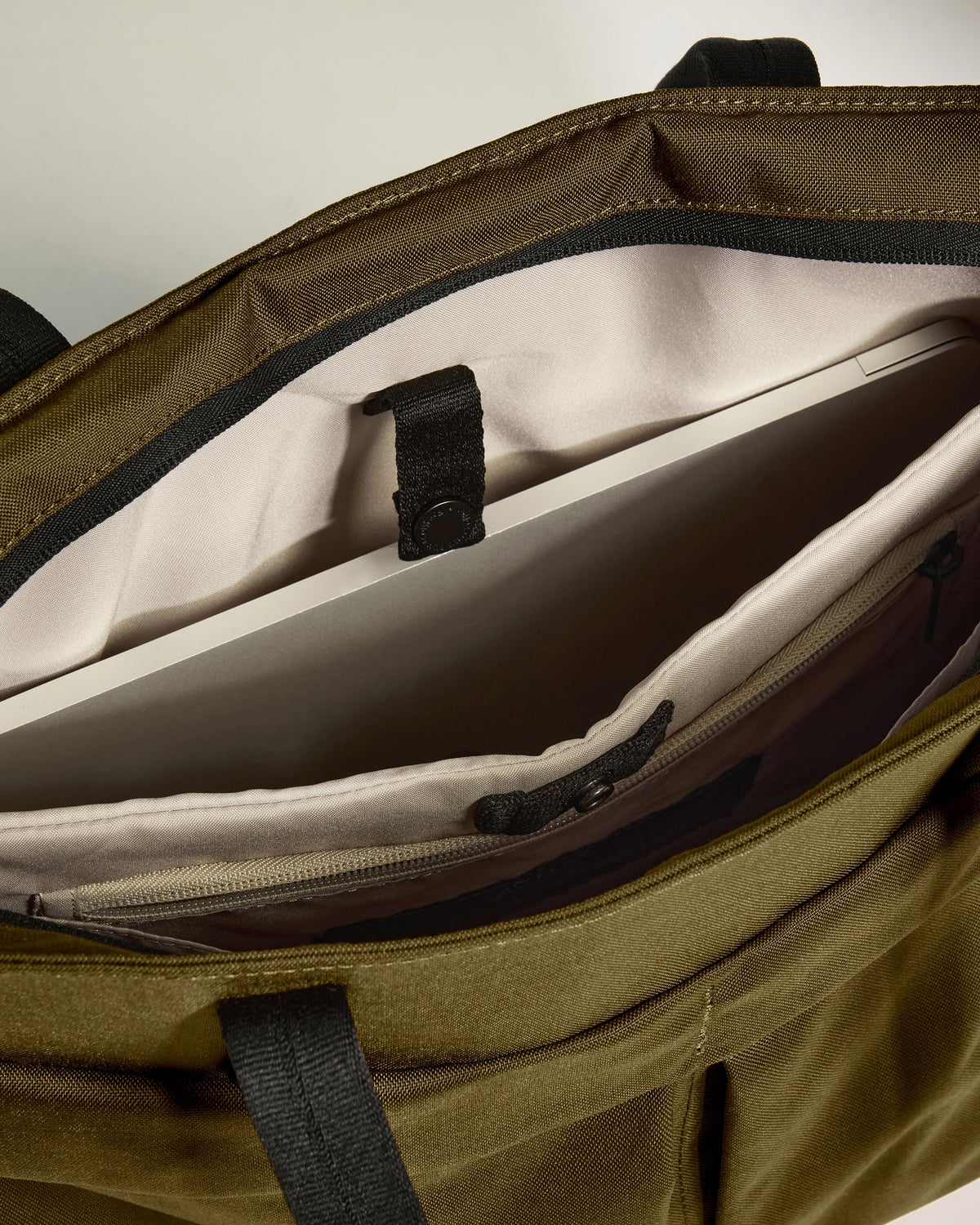 Urban Core Tote Bag in Olive Green