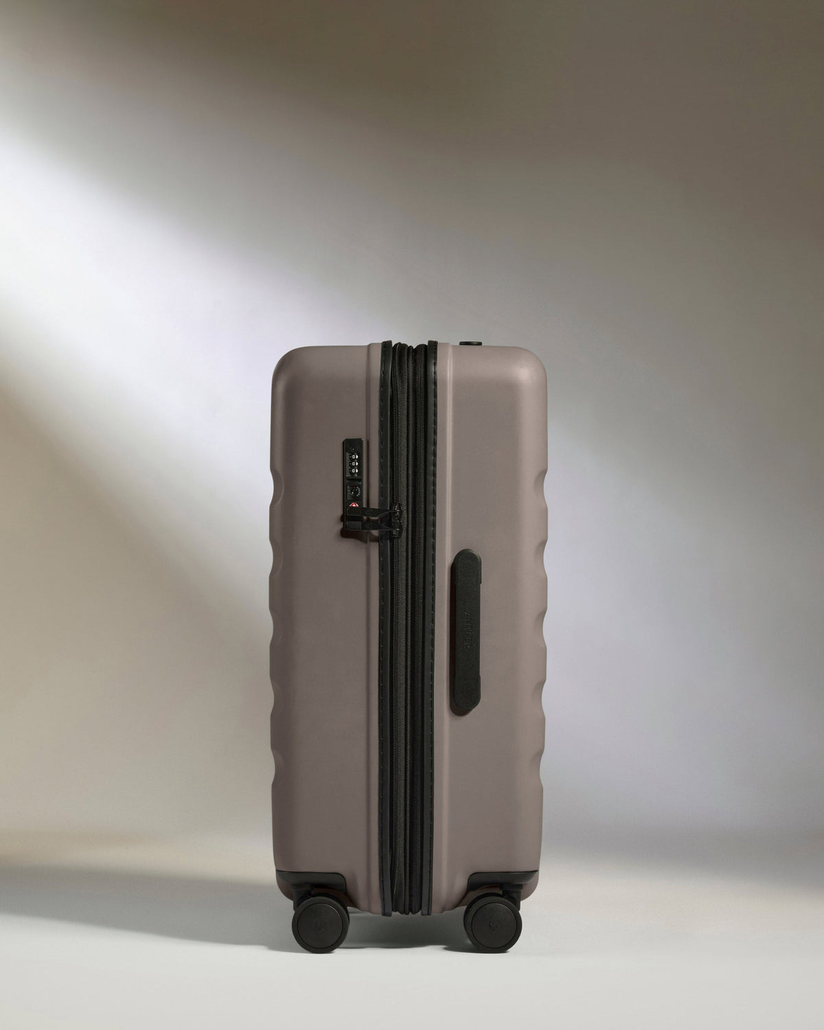 Medium Luggage in Pebble Grey - Icon Stripe